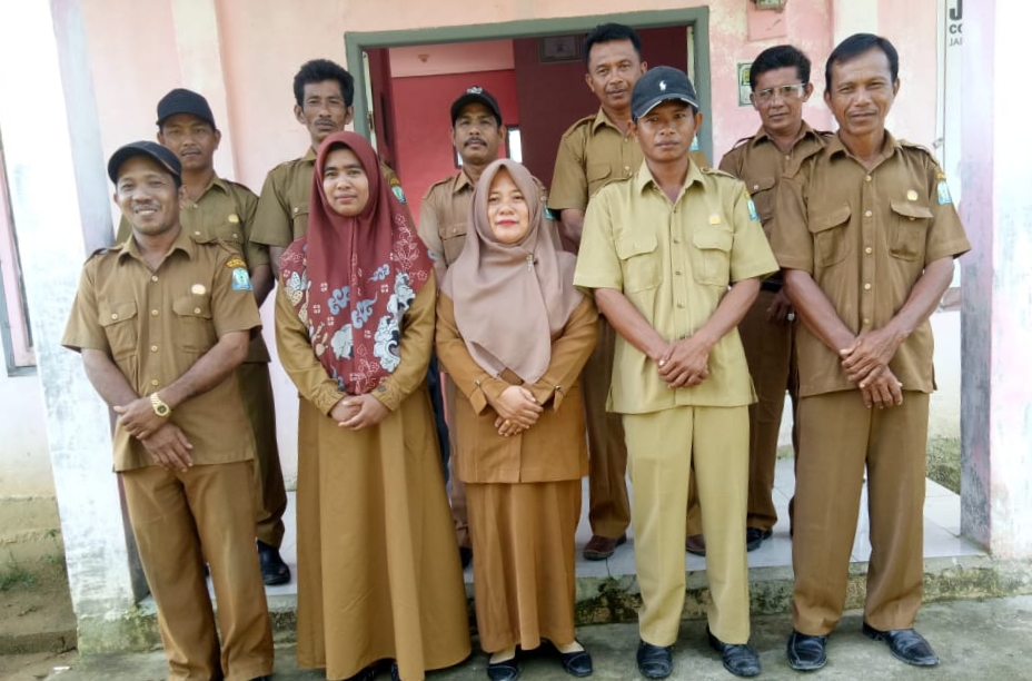 Foto Bersama Aparat Desa